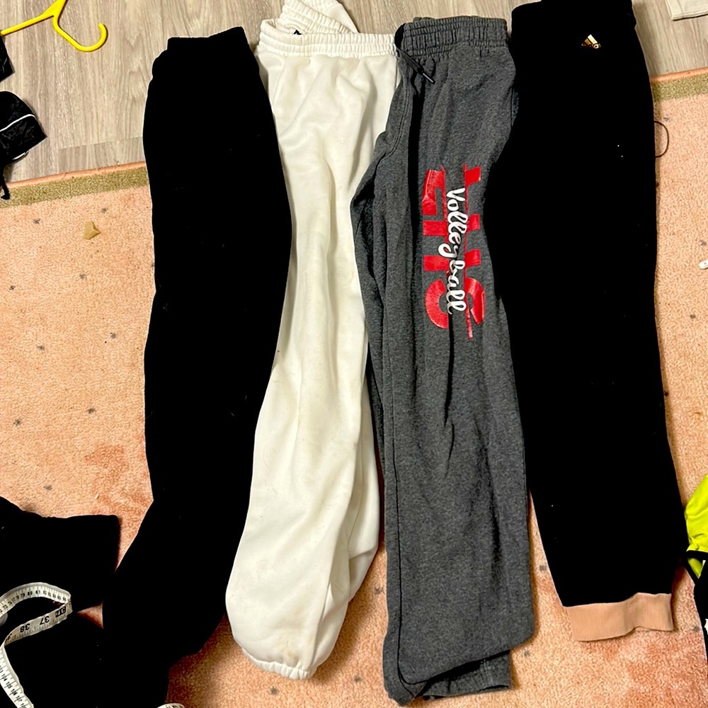 Lot of 4 pairs of sweats all size small and medium